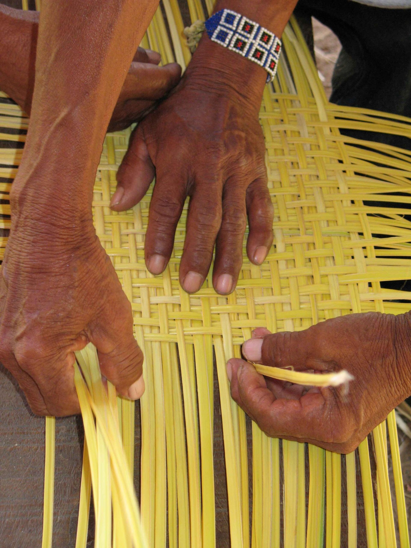 BFPC2026-48 Basket weaving 4 hands Kawaiwete_Xingu_Simone Athayde - Simone Athayde